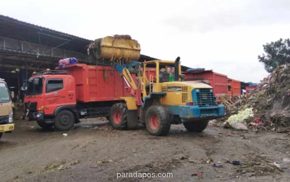 Perumda Pasar Jaya Genjot Pembersihan 7.000 Ton Sampah di Pasar Induk Kramat Jati
