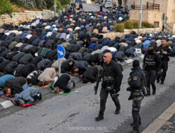 Pasukan Israel Bubarkan Jemaah Idul Fitri di Dekat Al-Aqsa dengan Gas Air Mata