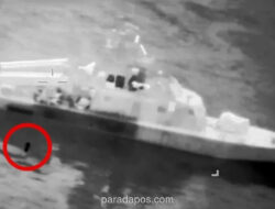 Iran Balas Serangan AS, Kapal Kargo Terbakar di Selat Hormuz