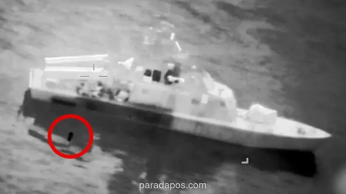 Iran Balas Serangan AS, Kapal Kargo Terbakar di Selat Hormuz