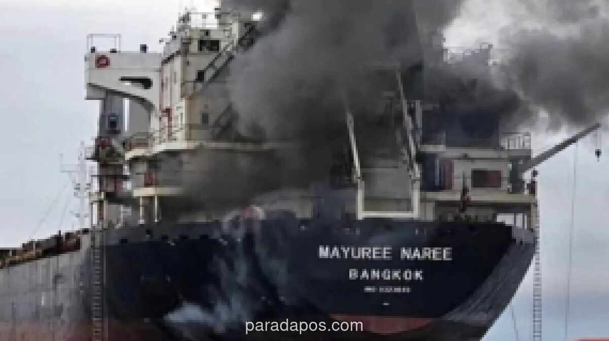 Kapal Kargo Thailand Diserang dan Terbakar di Selat Hormuz, 3 Awak Hilang