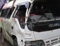 Mobil Elf Terguling ke Jurang di Banyumas Usai Hindari Pengendara Motor yang Kabur