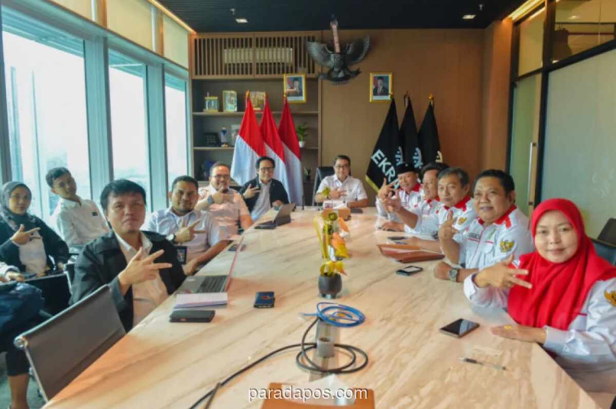 Menteri Ekraf Gandeng APDESI Jadikan Desa Motor Penggerak Ekonomi Kreatif