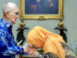 Gubernur Khofifah Sampaikan Duka Cita Atas Wafatnya Try Sutrisno