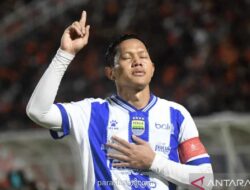 Persib Kokoh di Puncak Klasemen Usai Imbang Lawan Borneo