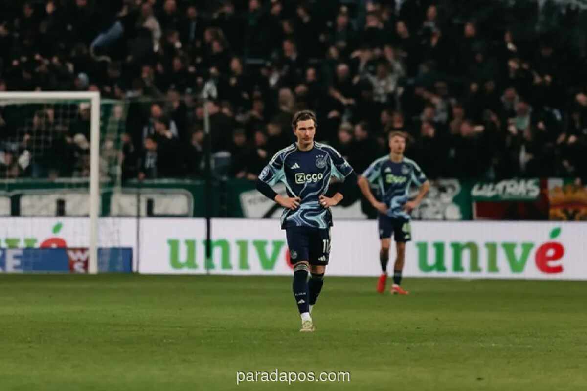 Ajax Amsterdam Tumbang di Kandang Groningen, Maarten Paes Kebobolan Tiga Gol