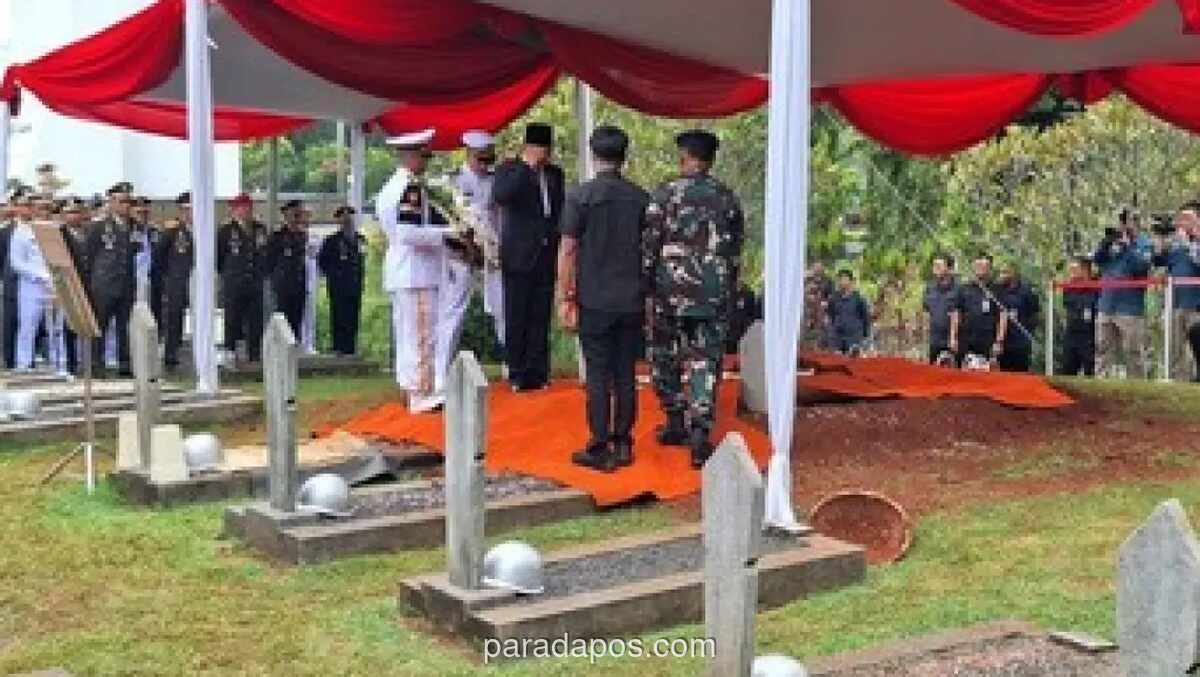 Mantan Menhan Juwono Sudarsono Dimakamkan dengan Upacara Militer di Kalibata