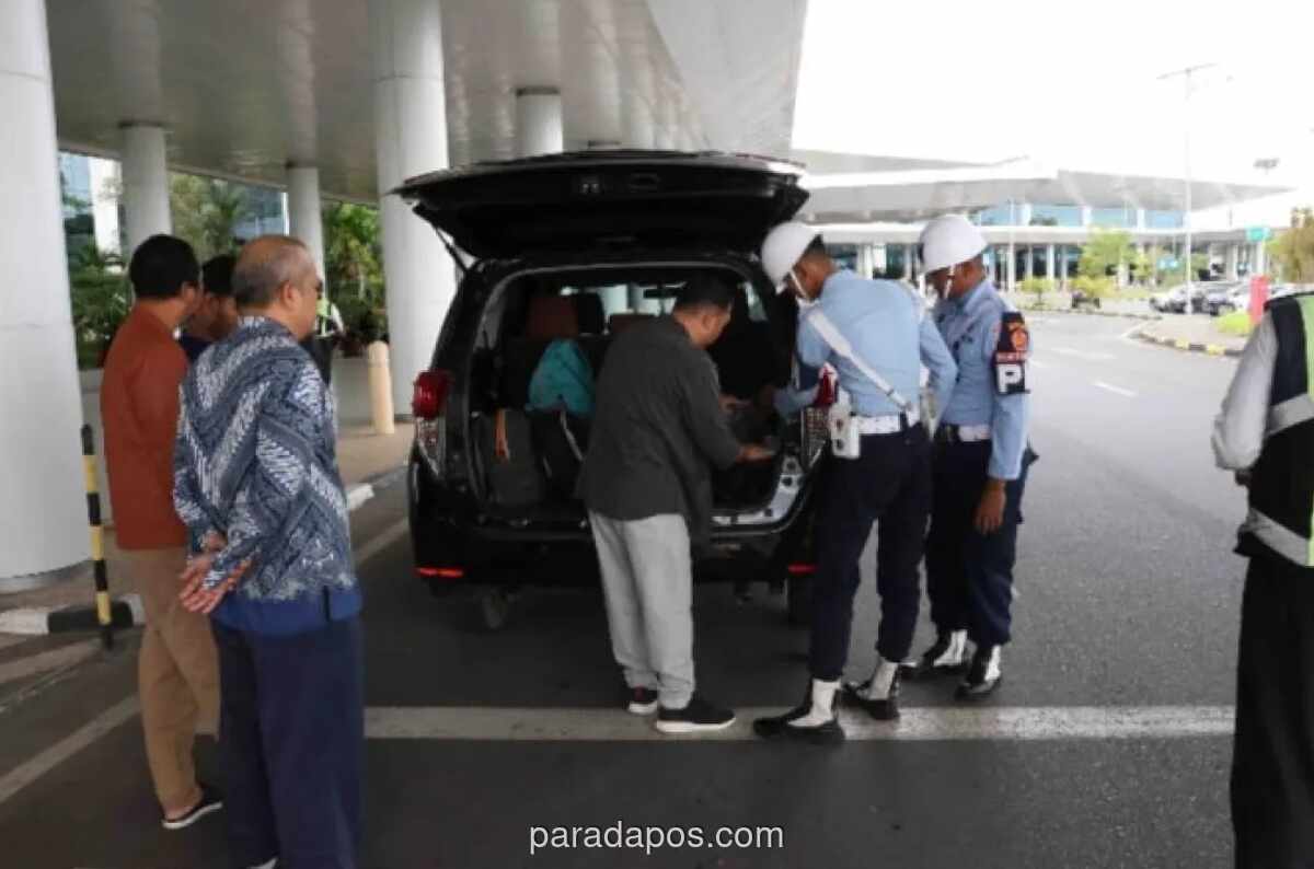 Operasi Gabungan di Bandara Sjamsudin Noor Amankan Rokok Ilegal Jelang Mudik