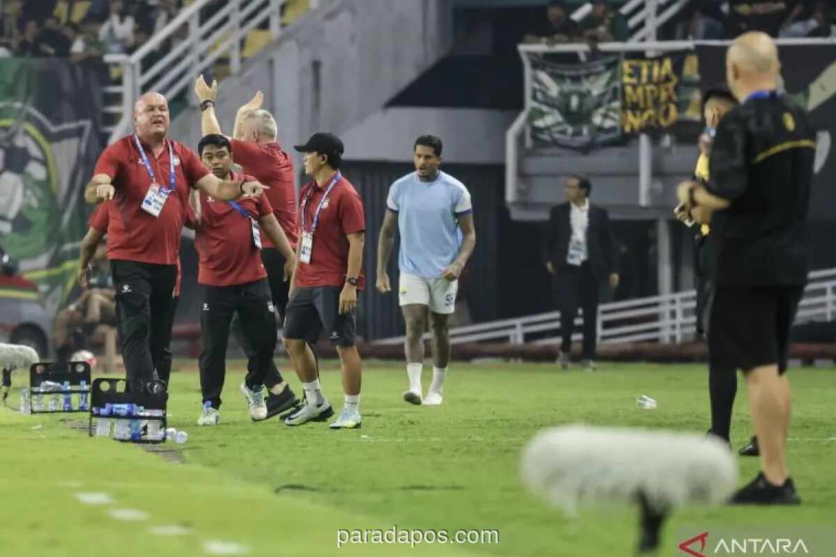 Hodak Pilih Diam, Tak Bahas Wasit Usai Persib Imbangi Persebaya