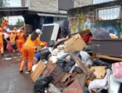 Pasar Jaya Kerahkan 33 Truk Atasi Tumpukan Sampah 6.970 Ton di Kramat Jati