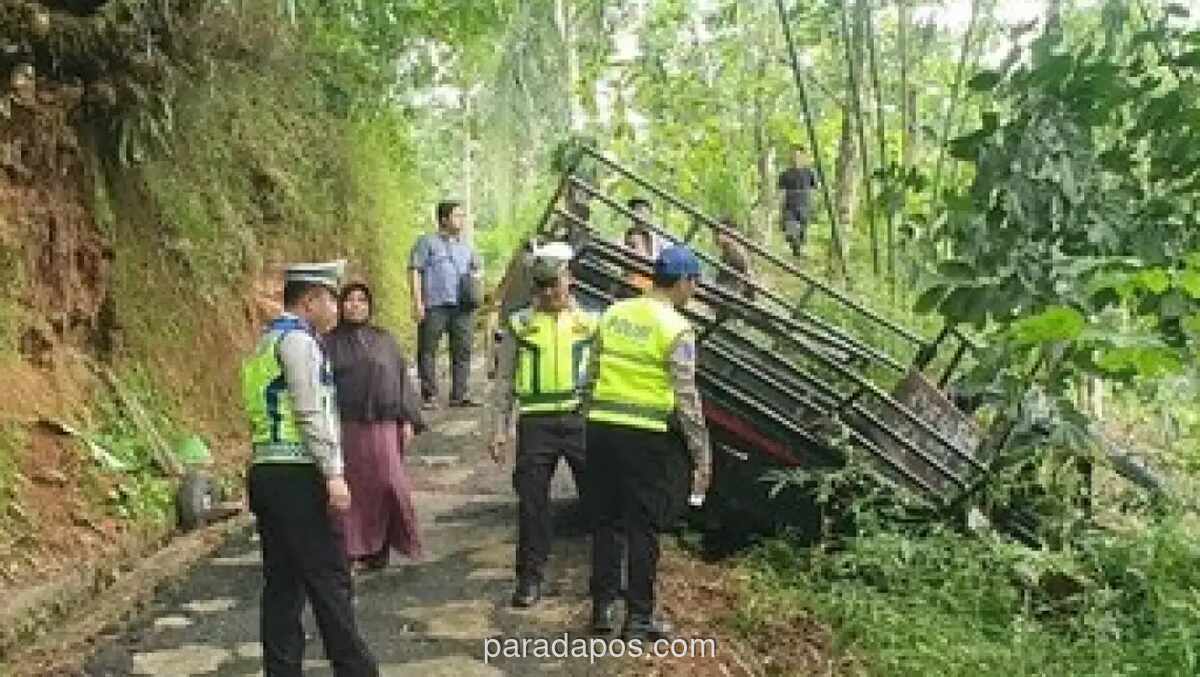 Tiga Tewas dalam Kecelakaan Pikap yang Angkut Warga Tilik Bayi di Kebumen