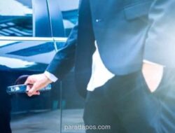 Polisi Bantu Warga Bogor Buka Pintu Mobil yang Terkunci Otomatis