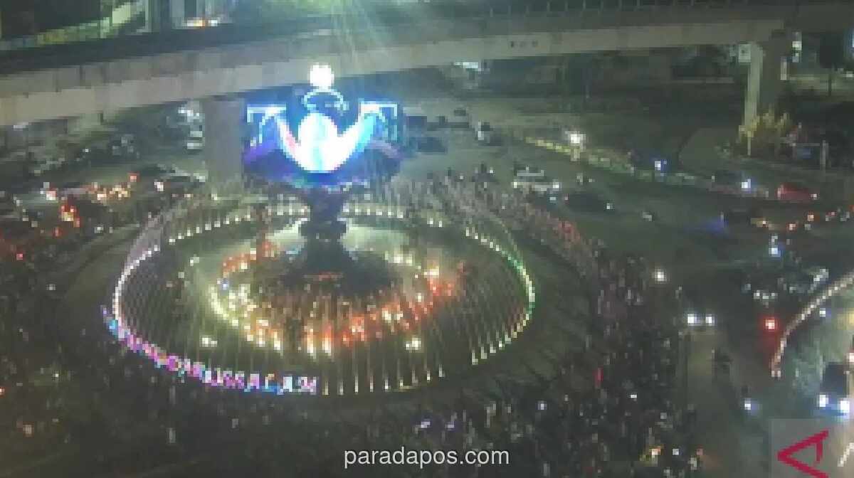 Ratusan Wisatawan Padati Ampera dan Jakabaring Saat Malam Takbiran di Palembang