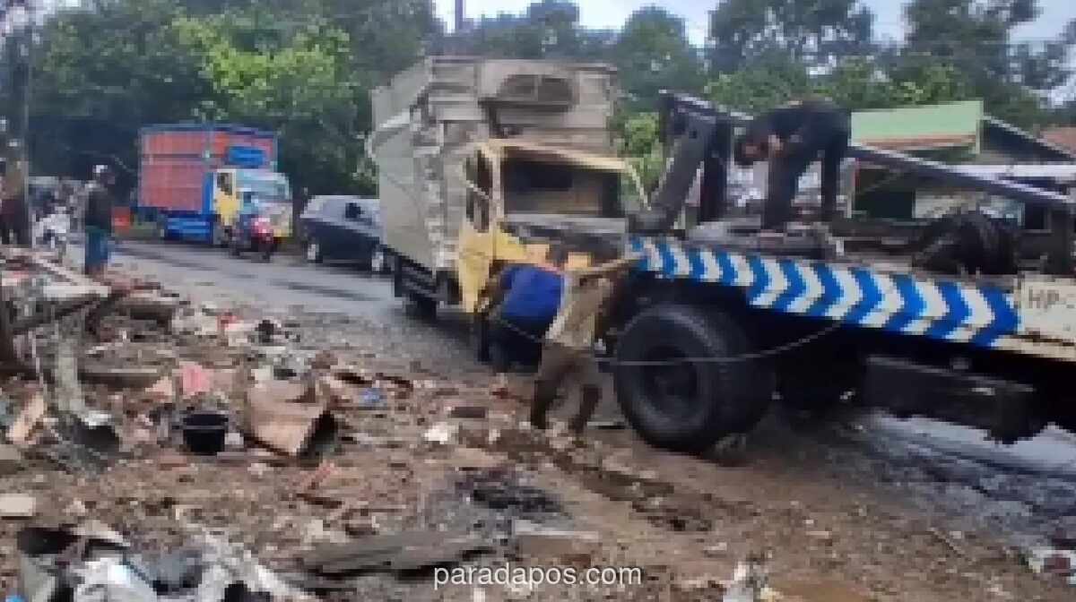 Truk Pengangkut Telur Oleng, Tewaskan Pemilik Warung di Subang