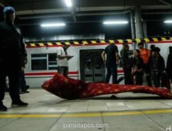 Tim SAR Evakuasi Wanita Selamat dari Gerbong KRL Ringsek di Bekasi Timur, Lima Tewas