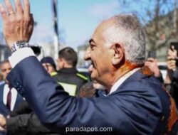 Reza Pahlavi Dilempar Cairan Merah Usai Serukan Perang Lawan Iran di Berlin