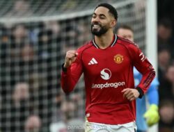 Manchester United Kalahkan Brentford 2-1, Carrick Konfirmasi Cedera Pinggang Cunha