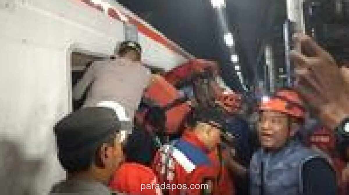 Kecelakaan KA Jarak Jauh dan KRL di Stasiun Bekasi Timur, KAI Batalkan Sejumlah Perjalanan dan Alihkan Penumpang