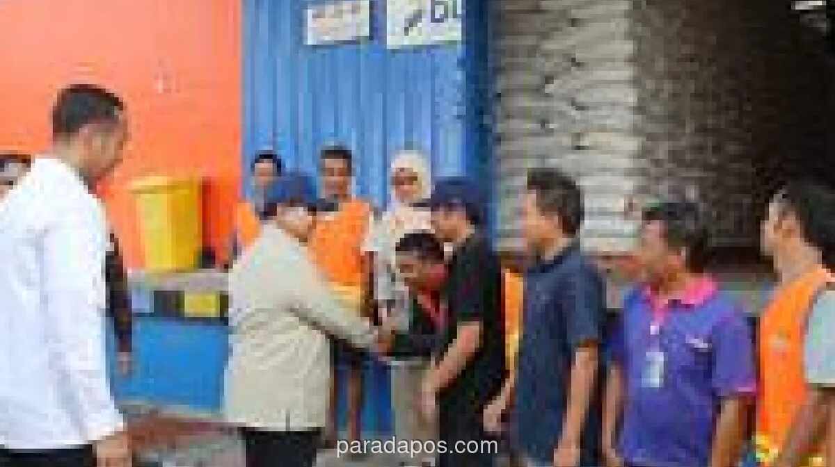 Presiden Prabowo Sidak Gudang Bulog Magelang, Pastikan Stok Beras Penuh