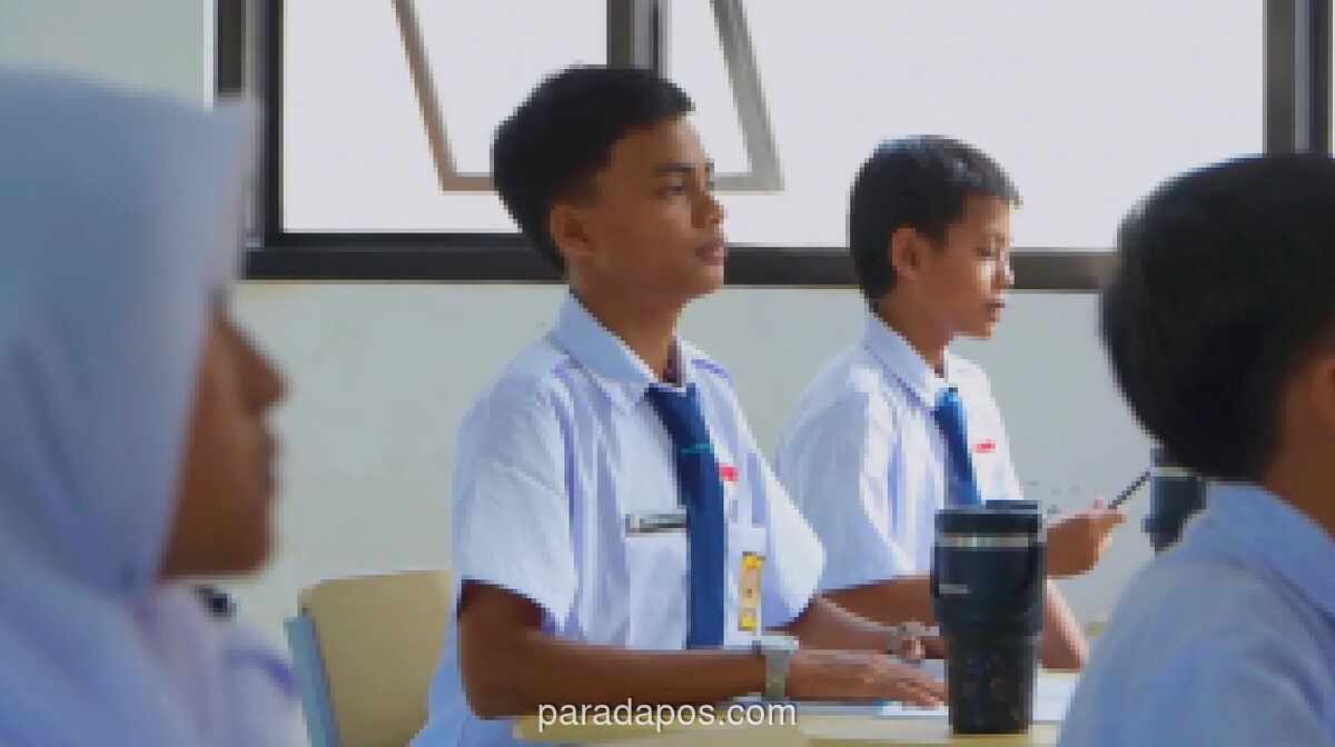 Remaja Sragen Kembali Bersekolah Setelah Bertahun Bantu Keluarga di Bengkel