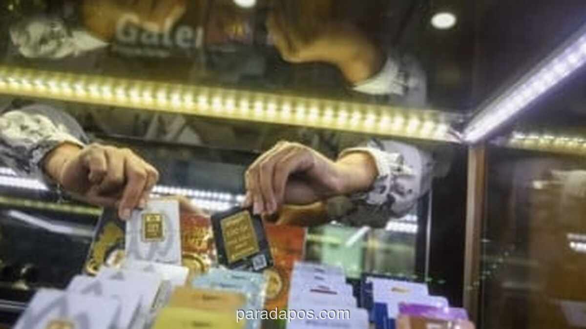 Harga Emas Antam Turun Rp16.000 per Gram, Buyback Ikut Terkoreksi