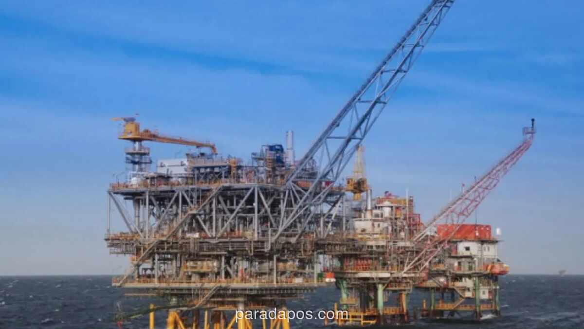 Harga Minyak Dunia Anjlok 5,9% Usai Iran Buka Kembali Selat Hormuz