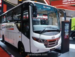 Hino Serahkan Unit Perdana Bus 4x4 untuk Tambang kepada Kontraktor Sultra