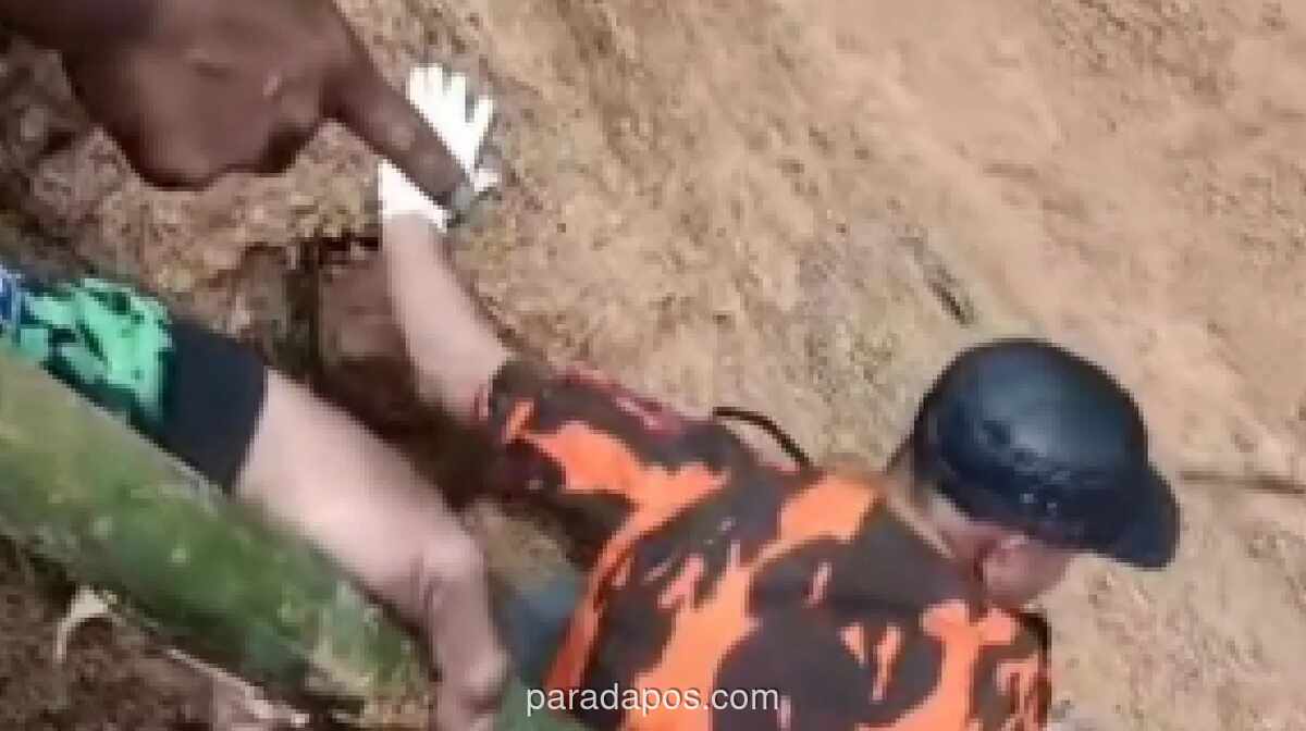 Tanah Longsor di Cianjur Rusak Rumah, Tutup Jalan, dan Seret Dua Makam