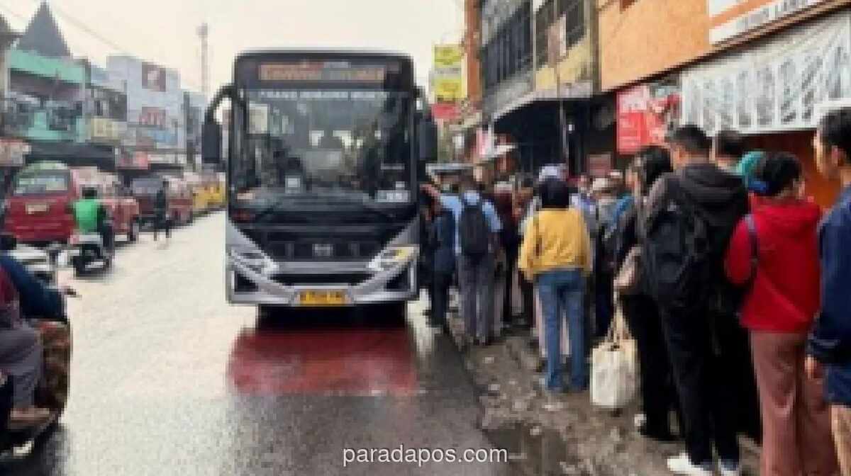Lonjakan Penumpang Bus Trans Wibawa Mukti di Cikarang Imbas Kecelakaan KRL dan KA Argo Bromo