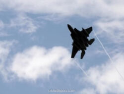 Iran Tembak Jatuh Pesawat Tempur AS, Satu Kru Hilang dalam Eskalasi Konflik