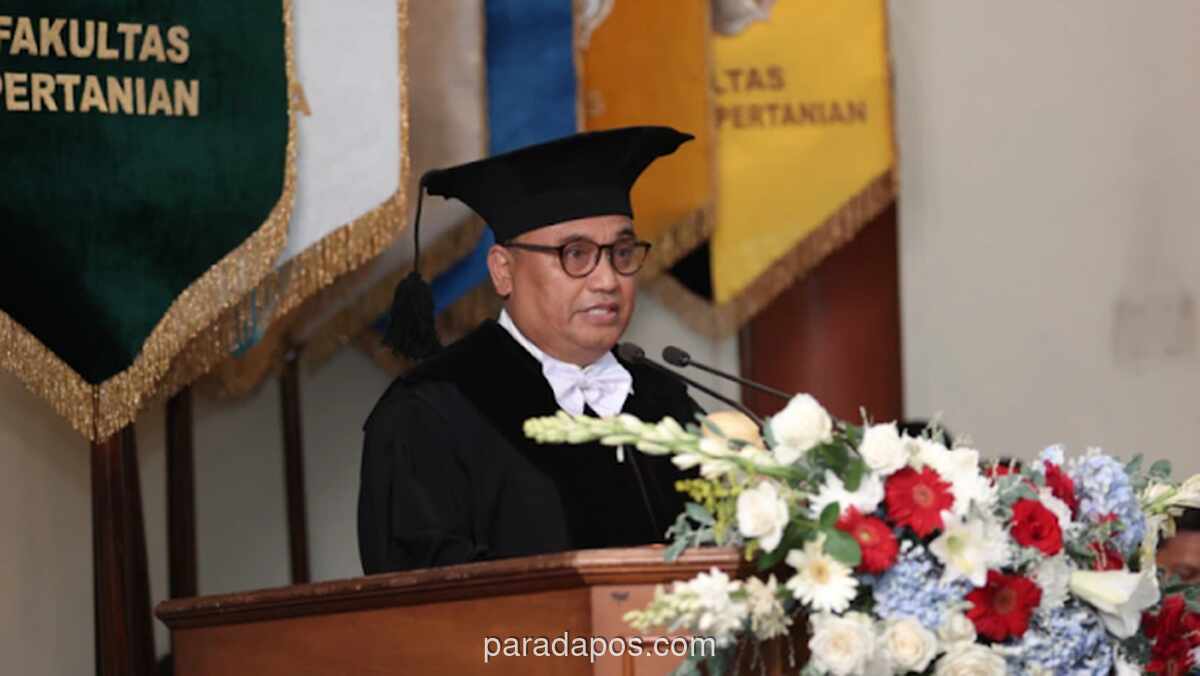 UGM Kukuhkan Guru Besar Mikrobiologi Terapan yang Serukan Penyelamatan Mikroba Tanah dari Kepunahan