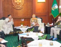 Khofifah Percepat Pembangunan Giant Sea Wall di Pantura Jatim dari 20 Tahun Jadi 15 Tahun