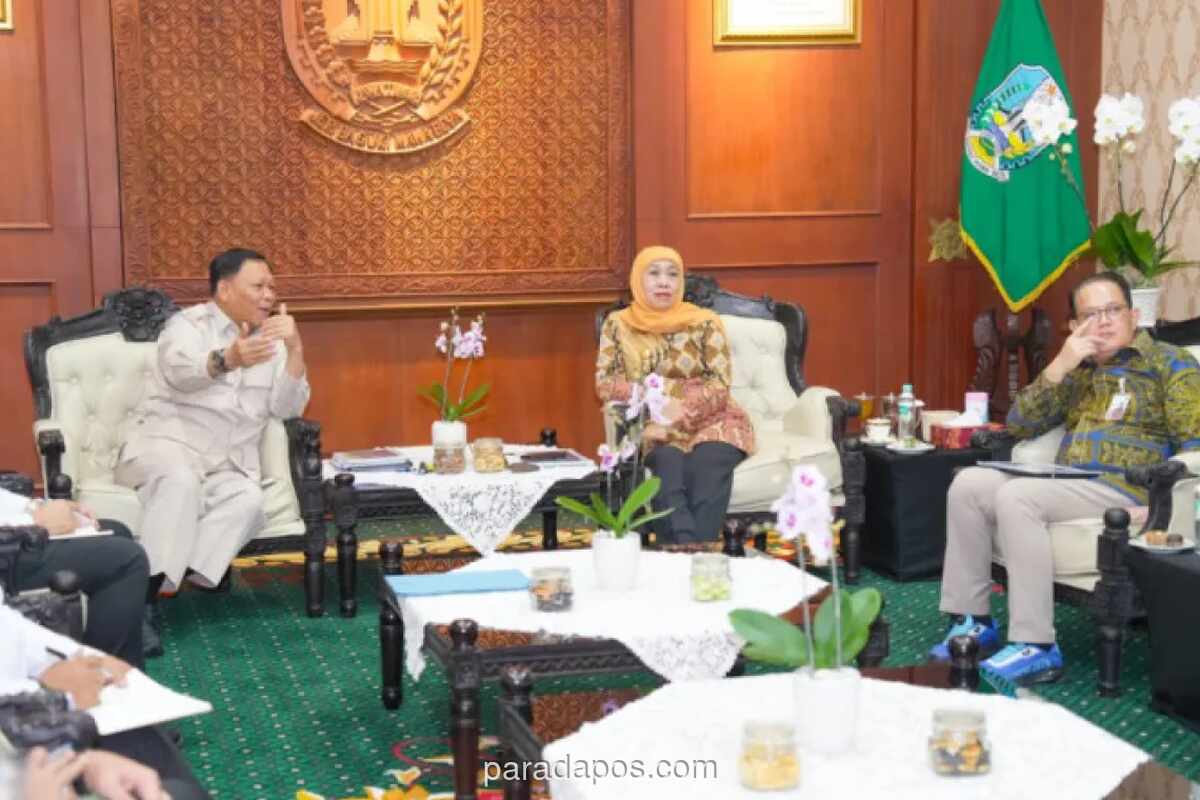 Khofifah Percepat Pembangunan Giant Sea Wall di Pantura Jatim dari 20 Tahun Jadi 15 Tahun