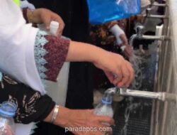 Jemaah Haji Indonesia Manfaatkan Layanan Air Zamzam Gratis di Area Masjid Nabawi