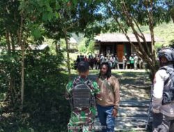 Jenazah Guru Honorer di Puncak Jaya Dievakuasi Aparat Lewat Medan Longsor