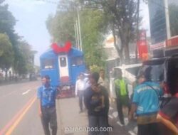 Mobil Land Cruiser Wisatawan Parkir Mepet Rel, Perjalanan KA Bathara Kresna di Solo Terhenti