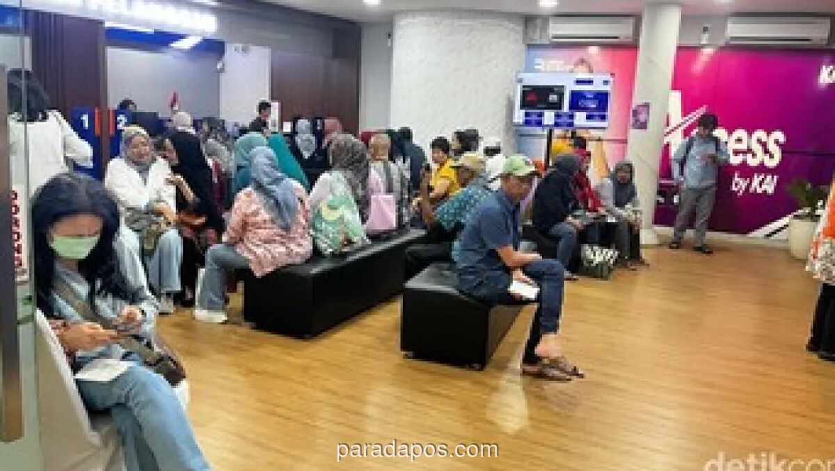 Kecelakaan KRL dan KA Argo Bromo di Bekasi Timur Timbulkan Keterlambatan Massal, Penumpang Stasiun Gambir Keluhkan Minimnya Informasi