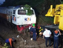 Layanan Kereta Api Lintas Bandung Barat Kembali Normal Setelah Longsor