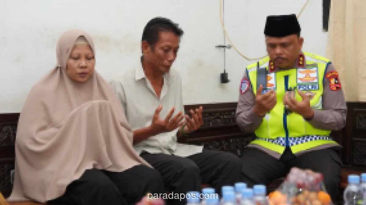 Korlantas Polri Berduka, Kakorlantas Kunjungi Keluarga Bripka Fajar Gugur Saat Operasi Ketupat