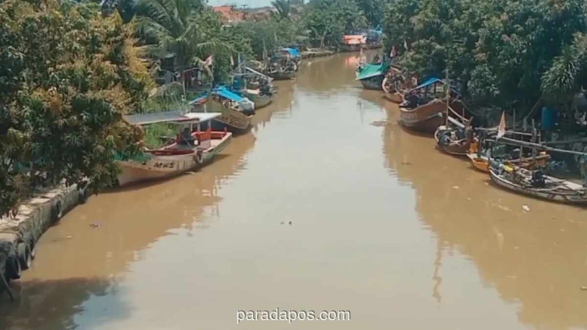 Sampah dan Pendangkalan Hambat Aktivitas Nelayan di Kali Blanakan Subang