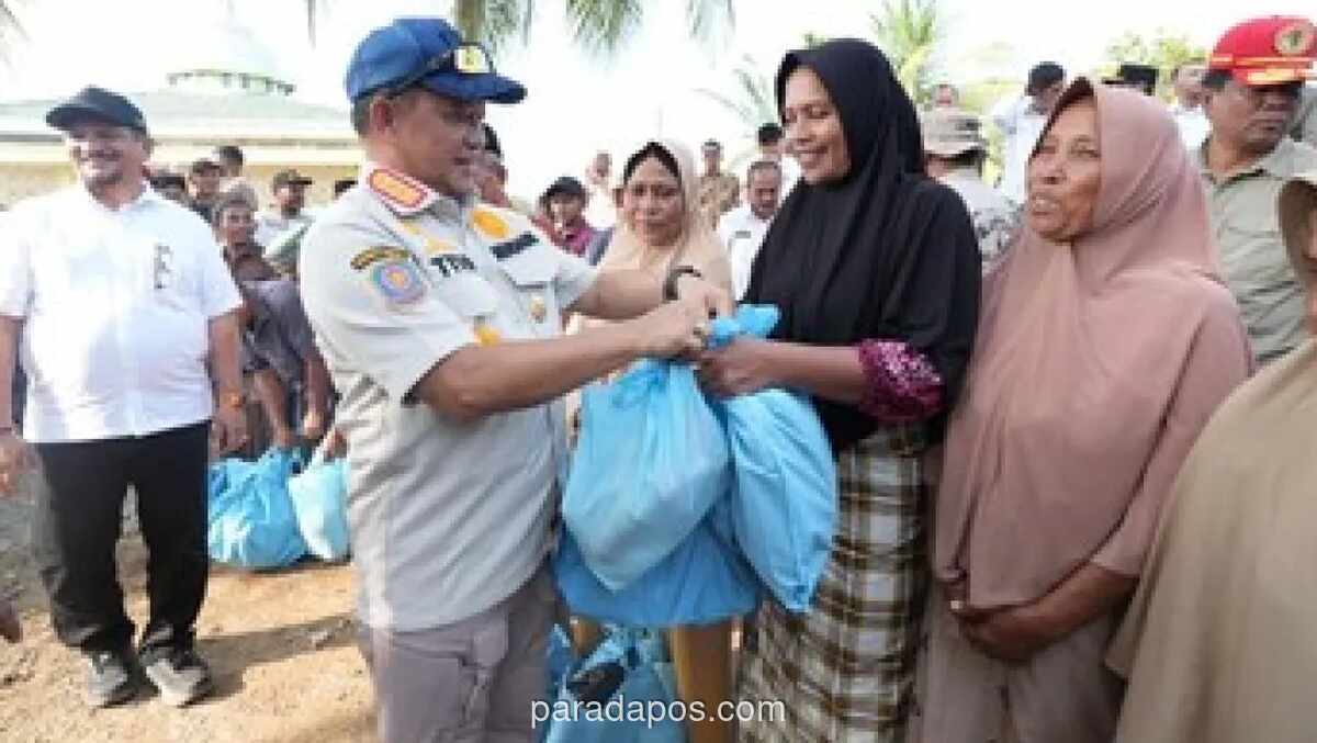 Tito Karnavian Tinjau Penanganan Pengungsi Pascabencana di Aceh Tamiang