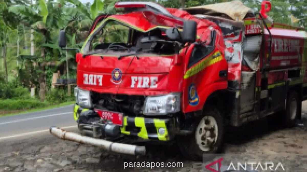 Mobil Damkar Cianjur Terguling Saat Menuju Lokasi Kebakaran, Tiga Petugas Luka