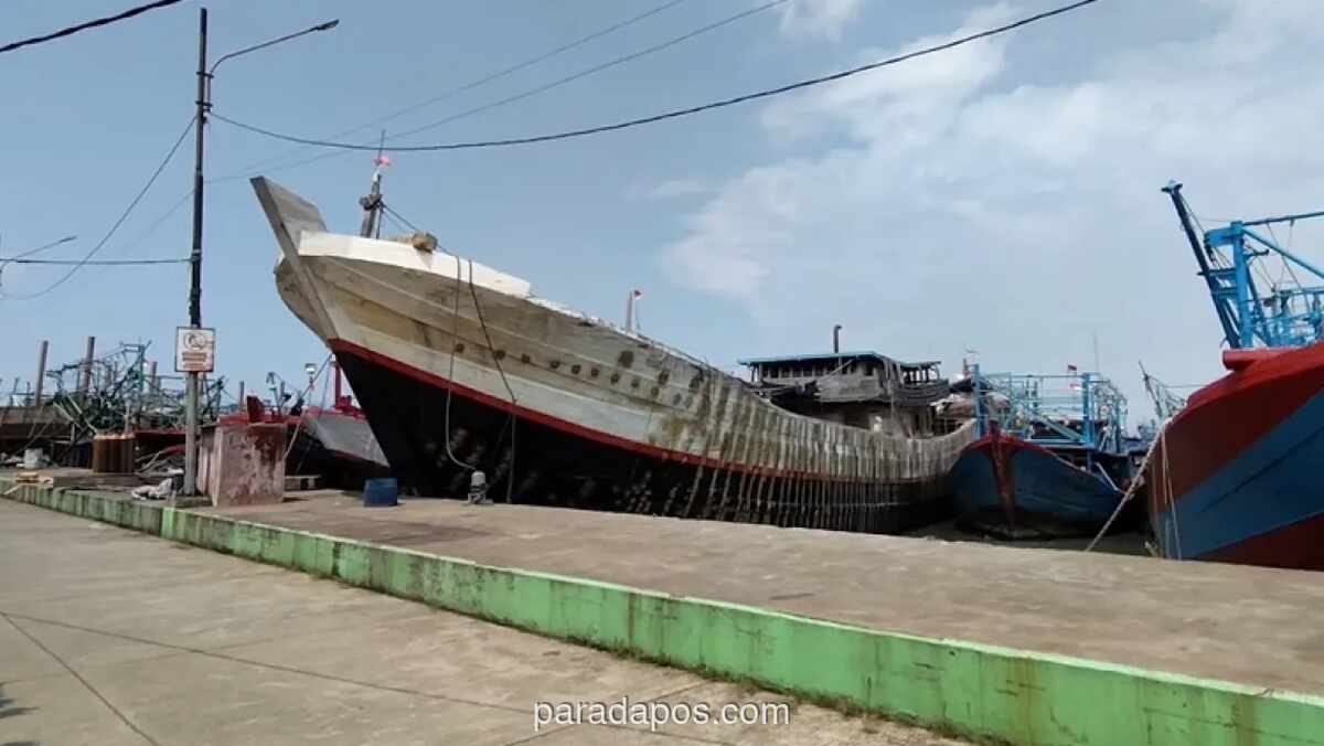 Kelangkaan Solar Industri Lumpuhkan Ratusan Kapal Nelayan di Cirebon