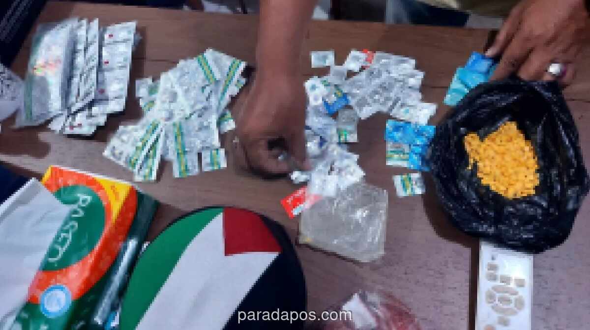 Polisi Bongkar Peredaran Obat Ilegal di Balik Toko Ikan Hias Jakarta Pusat