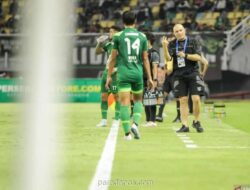 Pelatih Persebaya Apresiasi Peningkatan Performa Meski Hanya Menang Tipis atas Persita