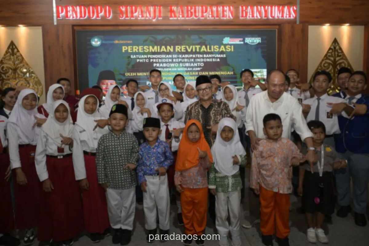 Mendikdasmen Resmikan Revitalisasi 34 Sekolah di Jawa Tengah, Dorong Digitalisasi Pembelajaran