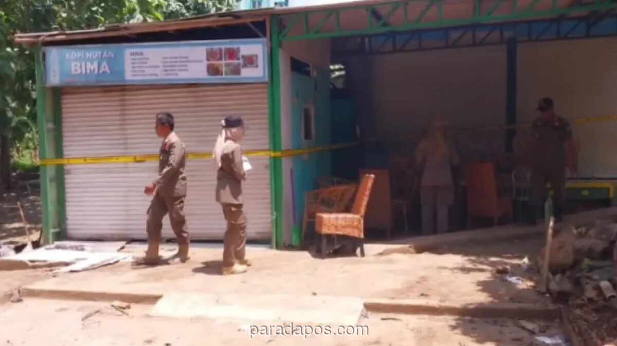 BPKPD dan Satpol PP Cirebon Bongkar Bangunan Liar di Kawasan Stadion Bima