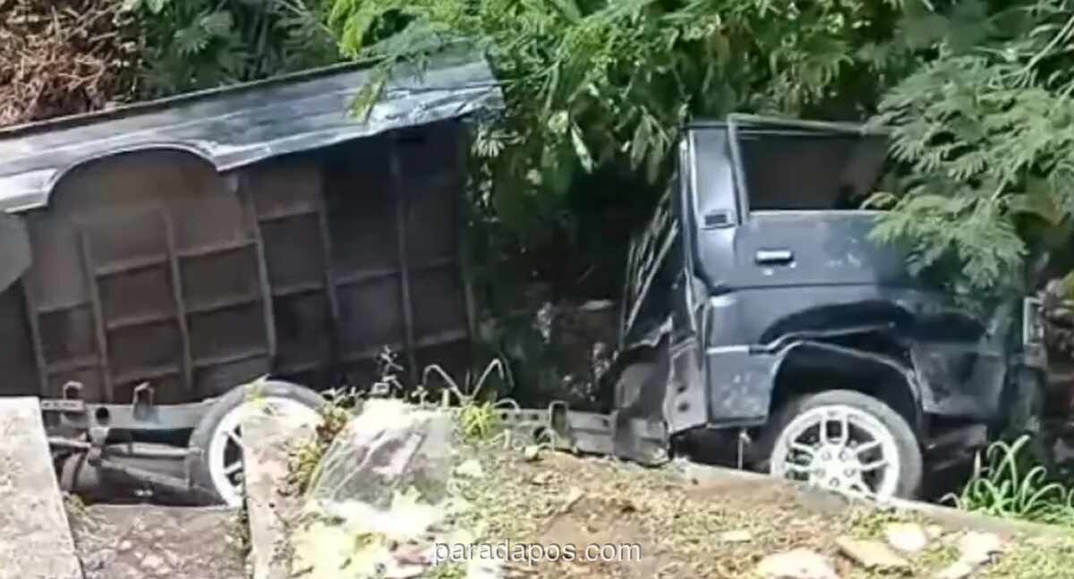 Mobil Pikap Terjun ke Jurang 10 Meter di Semarang, Tiga Penumpang Selamat