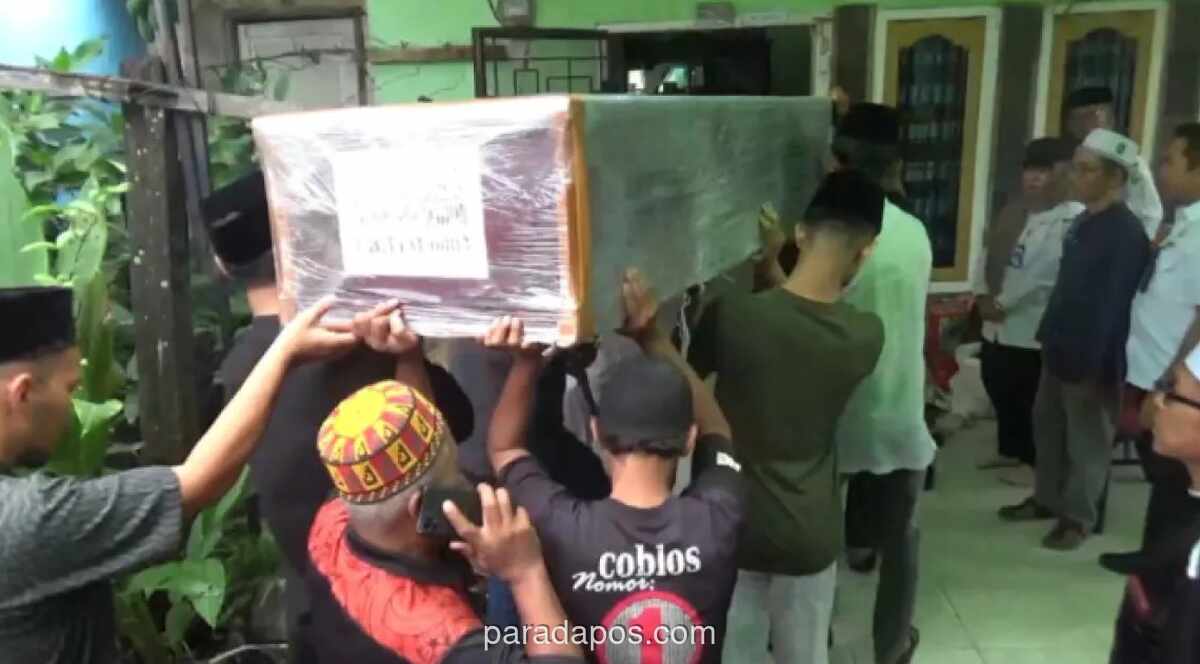 Ratusan Warga Jambi Sambut Kepulangan Jenazah Mahasiswi Korban Kecelakaan Kereta di Bekasi