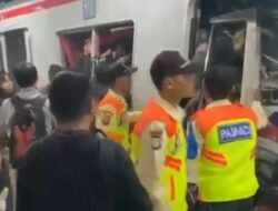Tabrakan Kereta Argo Bromo Anggrek dan KRL di Stasiun Bekasi Timur, Empat Penumpang Terluka dan Terjepit
